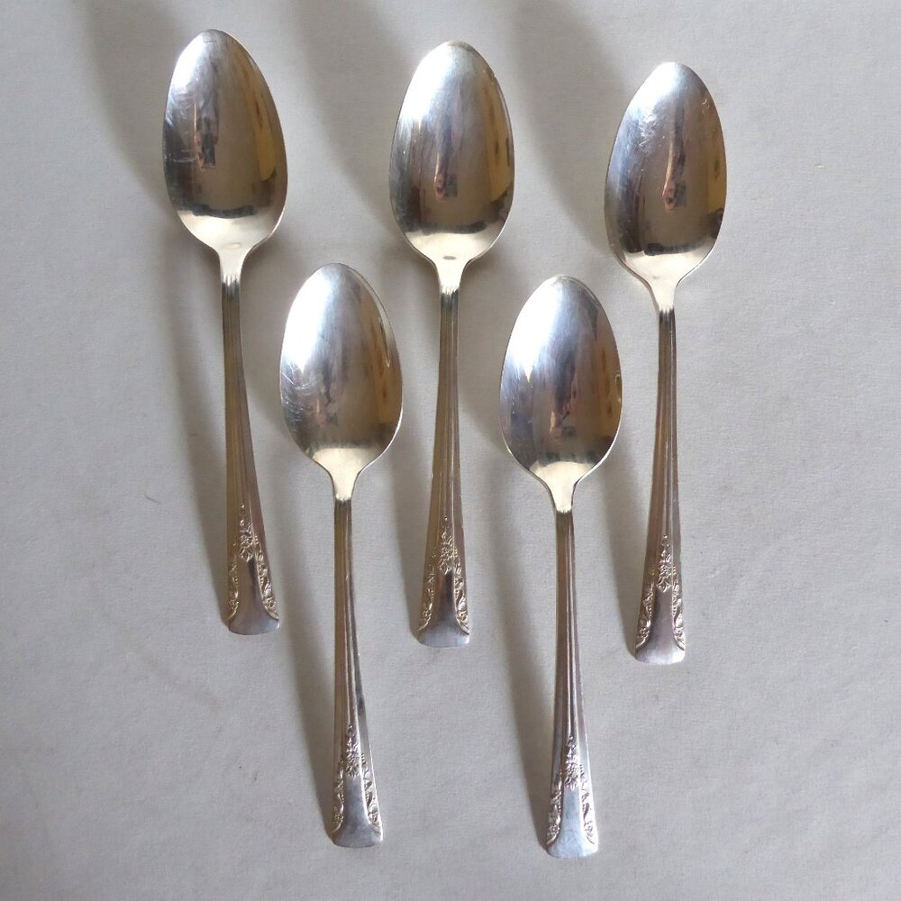 VINTAGE 1940 CAMELIA SILVER PLATE SOUP SPOON SET OF 5